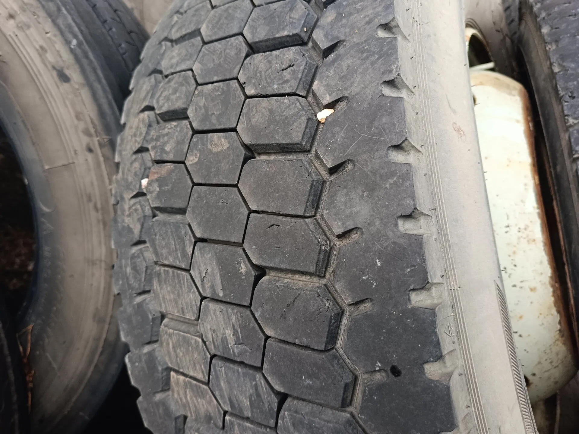 резина 285/75*19,5 Кама