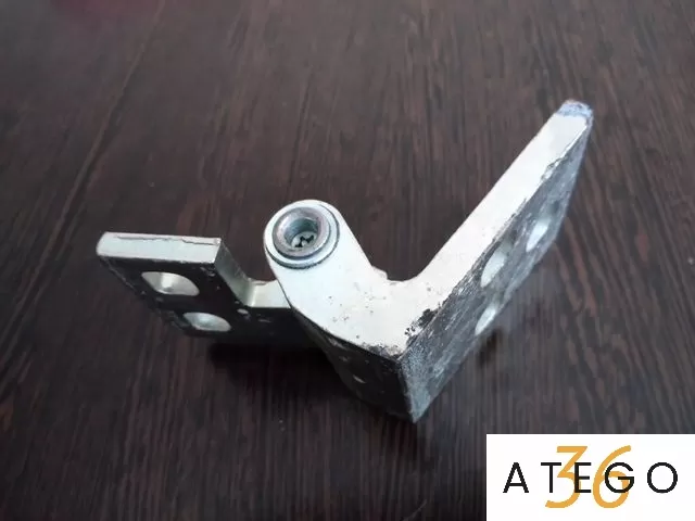 Петля двери левая A 973 720 07 37