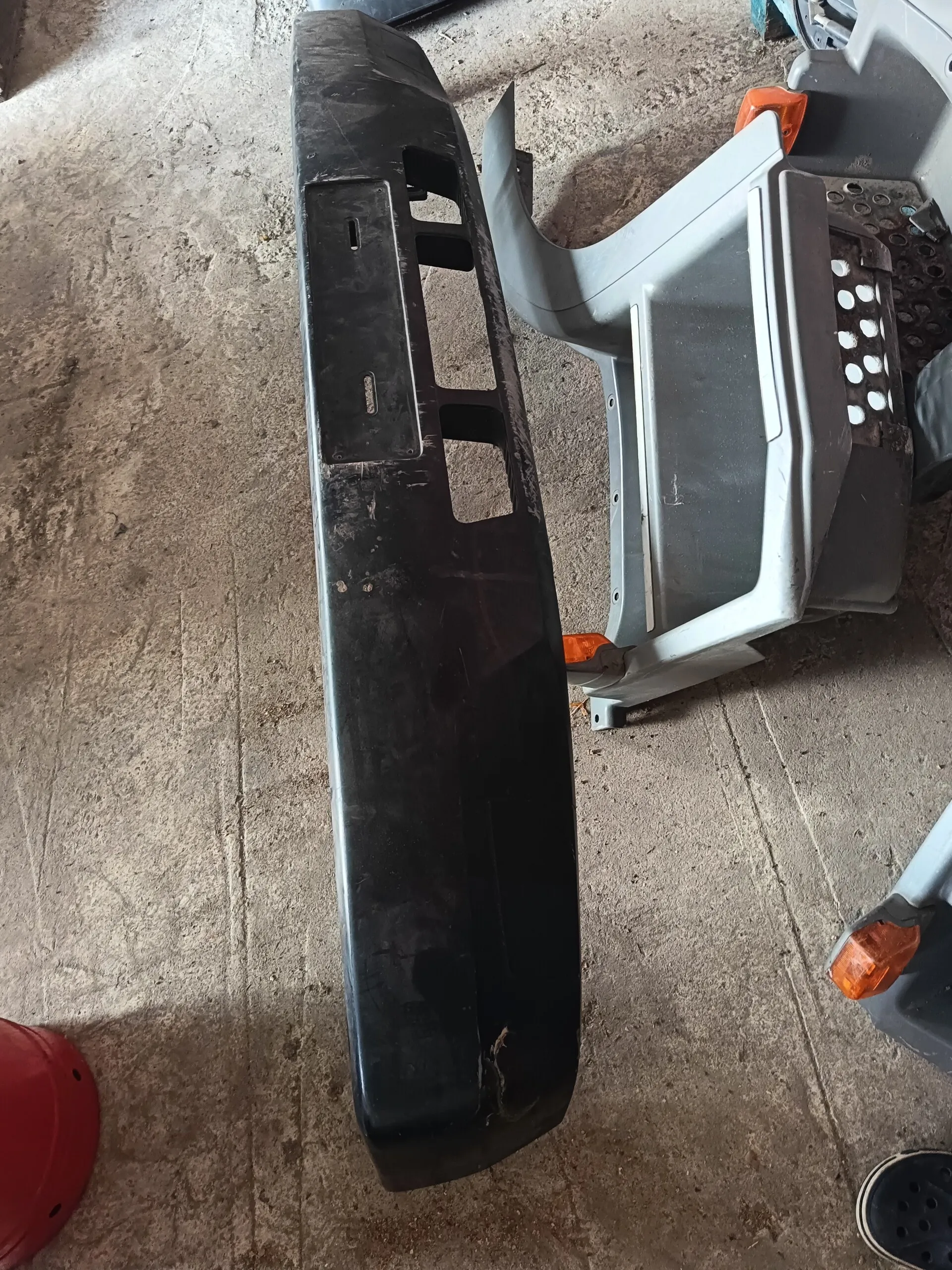 бампер передний б/у Мерседес-Бенц 814