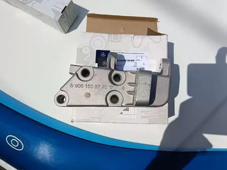 Кронштейн крепления генератора Mercedes Atego